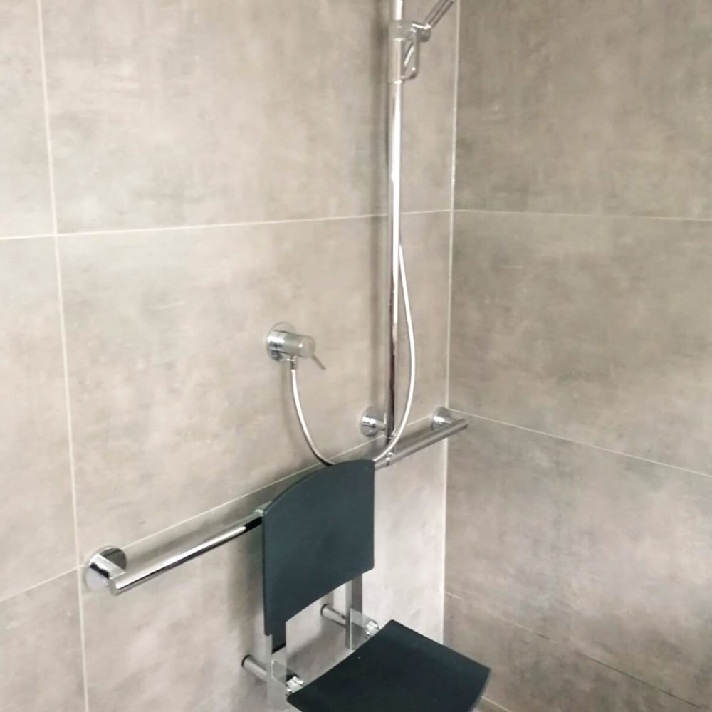 Komplettbadsanierung mit barrierefreier Dusche in Plein 1